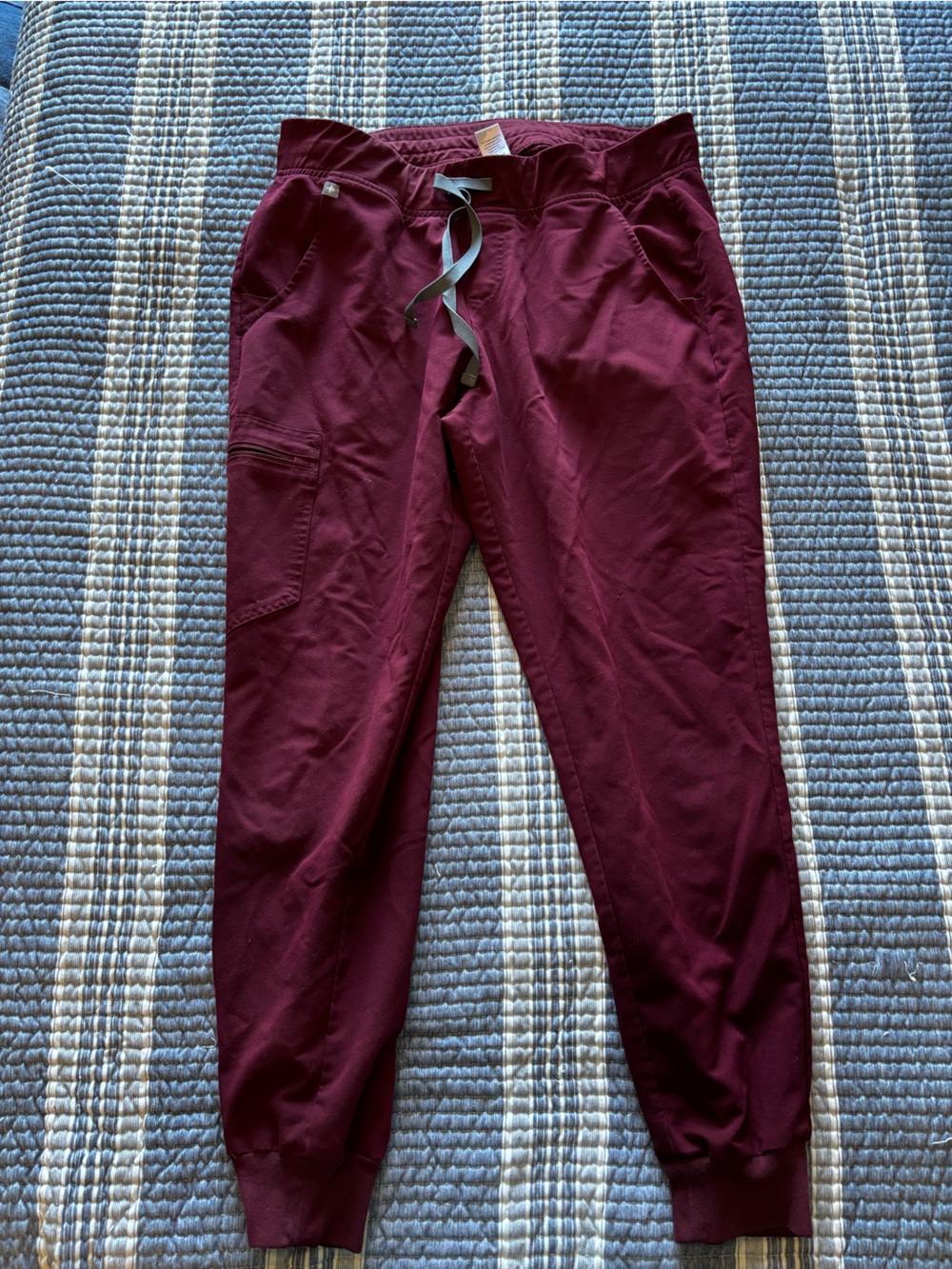 FIGS women large maroon joggers